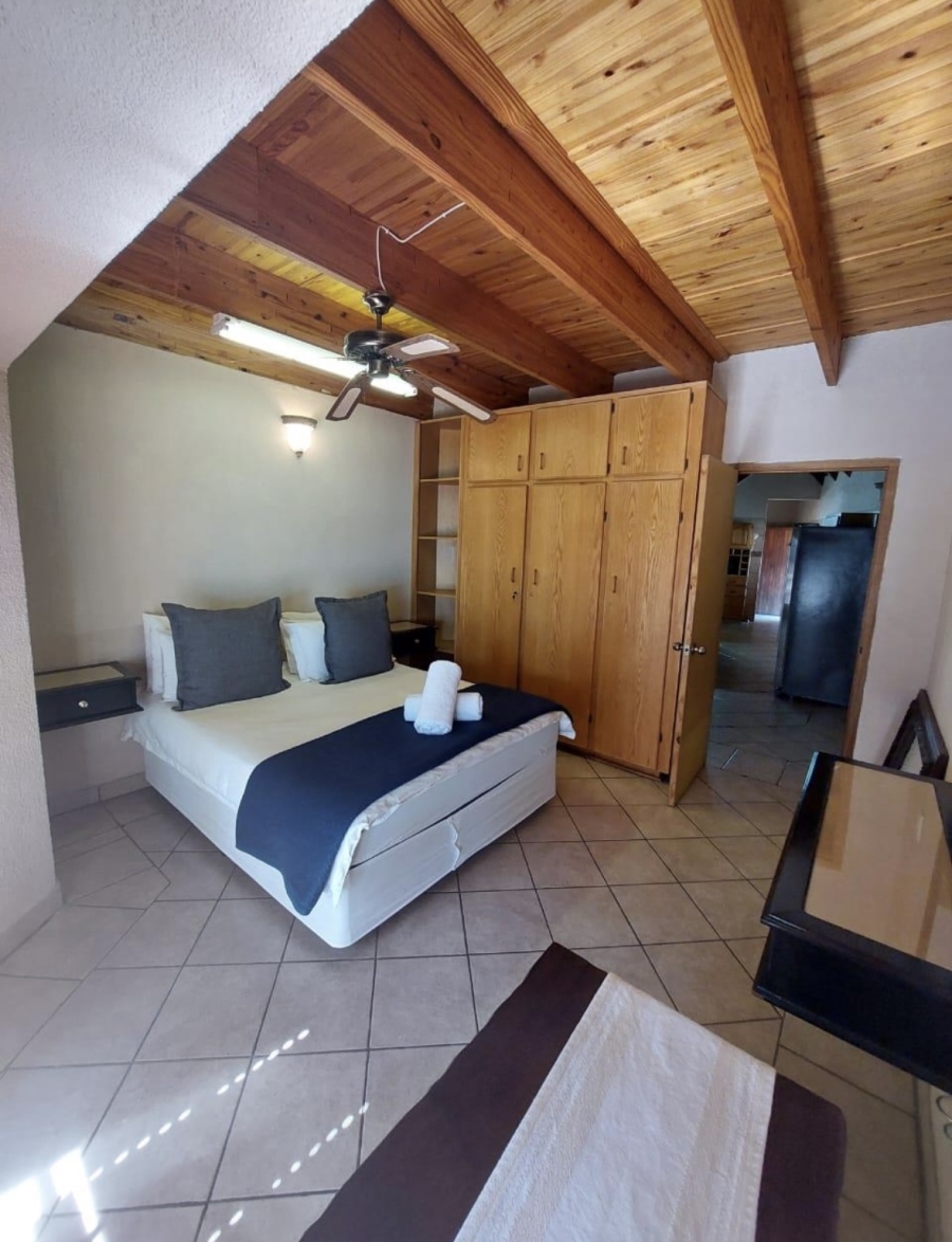 To Let 4 Bedroom Property for Rent in Flamwood North West